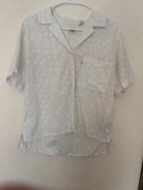 Levi's White Daisy Floral Eyelet Short Sleeve Button Up Camp Shirt Size M
